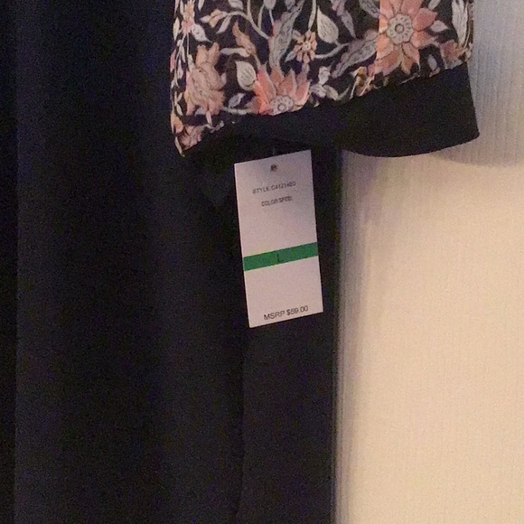 NWT CeCe short Sleeve Blouse Size L Navy with floral sleeves - Picture 2 of 7